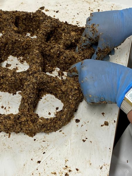 Slika:Kompozit ročno.jpg